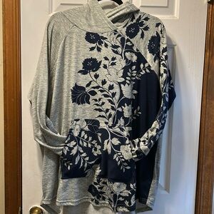 Lularoe Amber hoodie
Size 2XL
New without tag